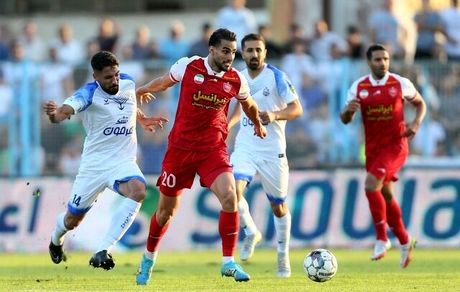 ملوان با متوقف کردن پرسپولیس، استقلال را در صدر نگه داشت