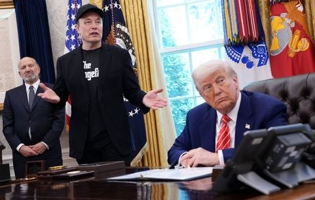 ترامپ: ایلان ماسک بطور کامل دولت را ترک نخواهدکرد