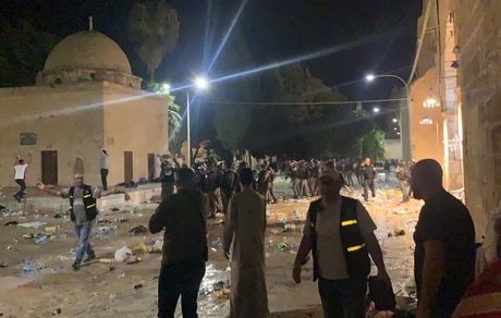 ۱۷۸ مجروح در حمله پلیس اسرائیل به مسجدالاقصی / سه خبرنگار مصدوم شدند / ایران و ترکیه محکوم کردند