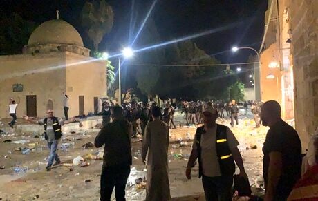 ۱۷۸ مجروح در حمله پلیس اسرائیل به مسجدالاقصی / سه خبرنگار مصدوم شدند / ایران و ترکیه محکوم کردند