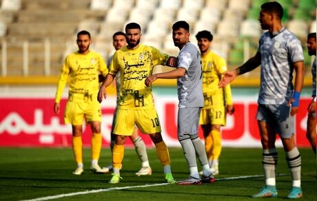 صدرنشین لیگ دسته یک متوقف شد / صنعت نفت باخت