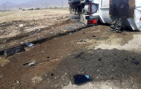 واژگونی تانکر حامل گازوئیل در جاده قروه همدان