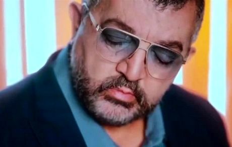 غول برره، خواننده شد