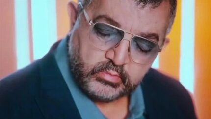 غول برره، خواننده شد