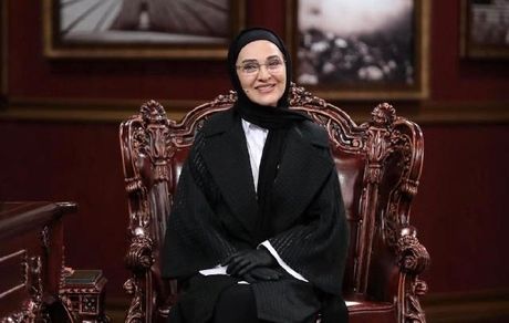 وقتی مدیری در افشای سن و سال رویا نونهالی ناکام ماند/ کنایه جالب داور «عصر جدید» به سیاستمداران 