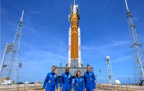 شمارش معکوس برای بازگشت انسان به ماه بعد از ۵۳ سال