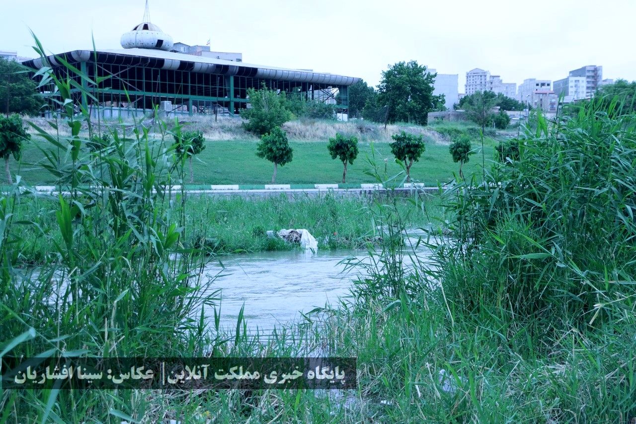 رودخانه‌ای به حال خود رهاشده در میان ارومیه
