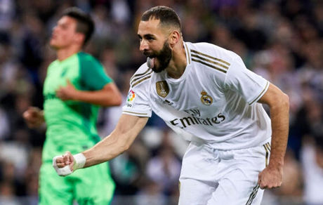 
بنزما بازیکن ماه رئال مادرید
