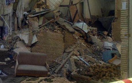 ریزش یهویی یک ساختمان مسکونی در کرمانشاه