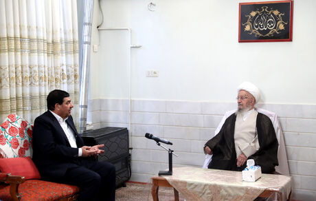 مخبر در دیدار با آیت‌الله مکارم: دولت برای ارتقاء وضعیت معیشتی مردم اهتمام جدی دارد