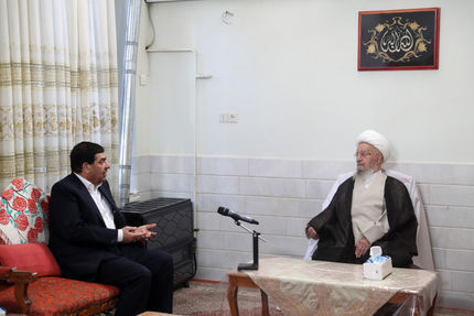 مخبر در دیدار با آیت‌الله مکارم: دولت برای ارتقاء وضعیت معیشتی مردم اهتمام جدی دارد