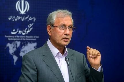 عذرخواهی رسمی دولت در خصوص حادثه واژگونی اتوبوس خبرنگاران و سربازمعلم‌ها / طرح مجلس درباره فضای مجازی بعد از استقرار دولت جدید بررسی شود
