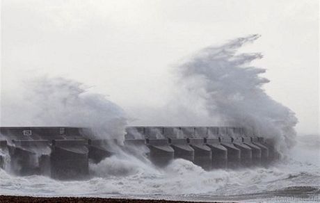 رگبار، رعدوبرق و وزش باد شدید در نقاط مختلف کشور