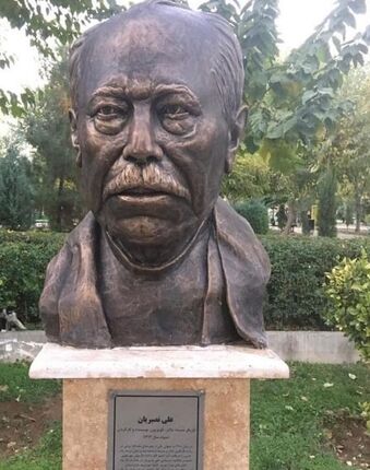 انتقاد علی نصیریان از مجسمه‌اش: نباید با تخیل خودشان صورت من را بسازند
