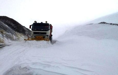 برف، محور خمین به اراک را بست