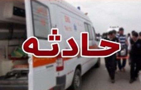 مصدومیت ۱۱ نفر بر اثر برخورد مینی بوس و تریلی در انزلی
