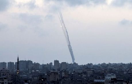 شلیک بیش از ۱۵۰۰ راکت و موشک از غزه/ شهادت ۸۳ نفر در غزه