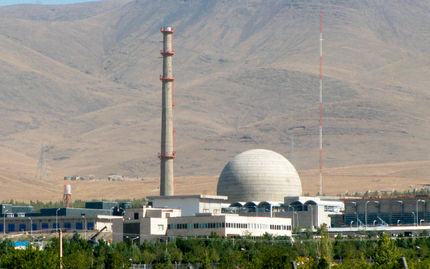لندن: هیاتی از متخصصان انگلیسی برای مدرن‌سازی راکتور اراک وارد تهران شد

