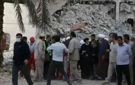 رئیس جمهور از محل حادثه ریزش متروپل آبادان بازدید کرد