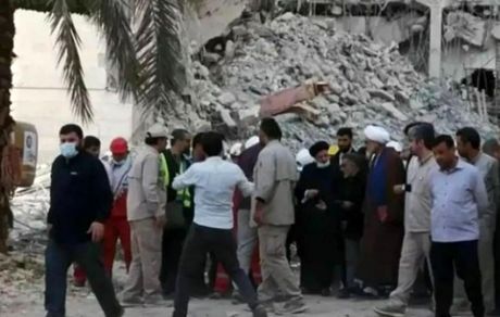 رئیس جمهور از محل حادثه ریزش متروپل آبادان بازدید کرد