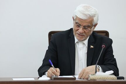 عارف: دولت از نخستین روزهای فعالیت خود با شرایط جنگی مواجه بود