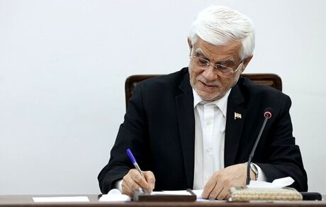 عارف: دولت از نخستین روزهای فعالیت خود با شرایط جنگی مواجه بود