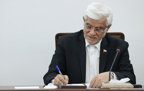 عارف: دولت از نخستین روزهای فعالیت خود با شرایط جنگی مواجه بود