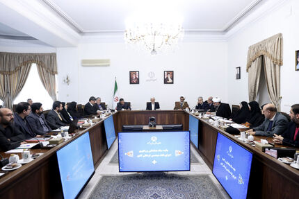 عارف: کار فرهنگی با برخورد فیزیکی بهتر نمی‌شود