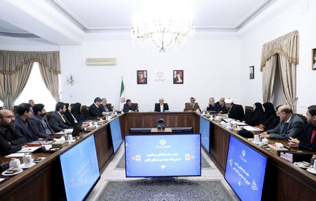 عارف: کار فرهنگی با برخورد فیزیکی بهتر نمی‌شود