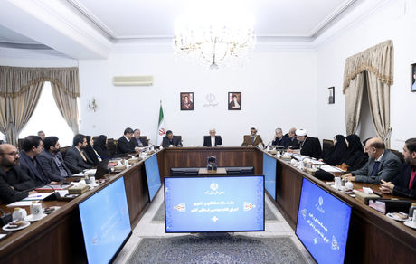 عارف: کار فرهنگی با برخورد فیزیکی بهتر نمی‌شود