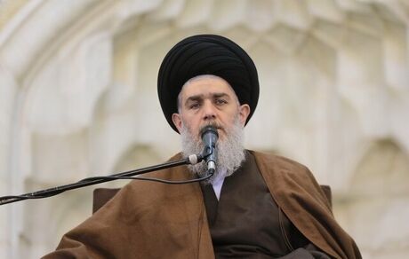 نگاه به نامحرم در فضای مجازی و حقیقی، نور چهره را از بین می‎برد