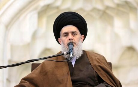 نگاه به نامحرم در فضای مجازی و حقیقی، نور چهره را از بین می‎برد