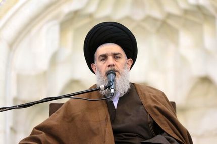 نگاه به نامحرم در فضای مجازی و حقیقی، نور چهره را از بین می‎برد