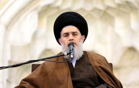 نگاه به نامحرم در فضای مجازی و حقیقی، نور چهره را از بین می‎برد