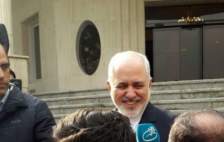 ظریف: اگر استعفا داده بودم، اینجا نبودم