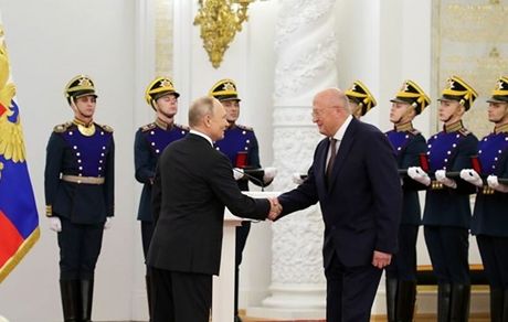  پوتین به سازندگان واکسن روسی «اسپوتنیک وی» جایزه اهدا کرد