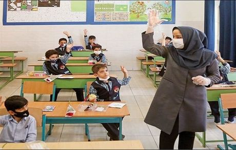 ساعات کار مدارس همچنان به روال مهرماه
