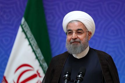 عکس|  جشن تولد سورپرایزی روحانی در هواپیما