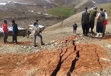 تخلیه برخی خانه‌ها در روستای سلوک مهاباد بدلیل رانش زمین