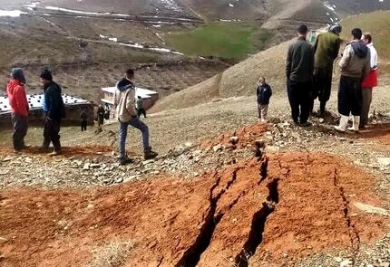 تخلیه برخی خانه‌ها در روستای سلوک مهاباد بدلیل رانش زمین