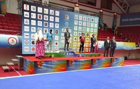 تیم ملی کشتی آزاد دانشجویان ایران در مسابقات جهانی ۷ طلا کسب کرد و قهرمان شد