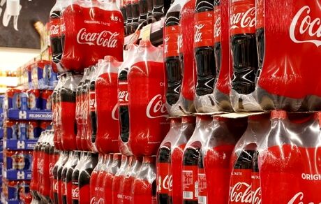 جمع‌آوری نوشیدنی‌های کوکاکولا در برخی کشورهای اروپایی