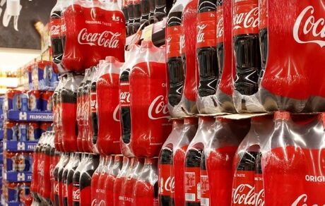 جمع‌آوری نوشیدنی‌های کوکاکولا در برخی کشورهای اروپایی