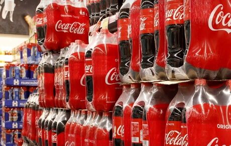جمع‌آوری نوشیدنی‌های کوکاکولا در برخی کشورهای اروپایی