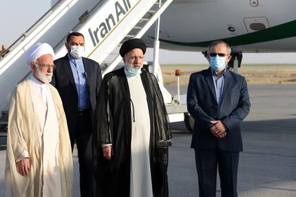 رئیس جمهور وارد استان مرکزی شد / رئیسی: هر یک از صنایع سنگین این استان نماد اعتماد به نفس و غرور ملی در کشور است