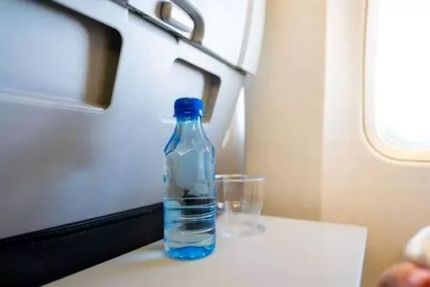 مهماندار ایتالیایی دلیل پخش بیسروصدای آب در هواپیماها را فاش کرد