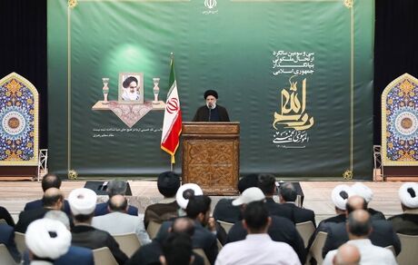 امام خمینی (ره) باور داشت راه رسیدن به خداوند از میان خلق می‌گذرد