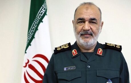 
سردار سلامی: بیش از حد نیاز موشک ذخیره کرده ایم
