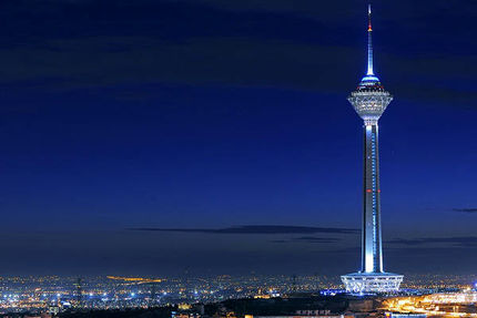 دختران، روز شنبه رایگان از برج میلاد بازدید کنند