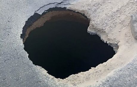 آسیب نشست زمین به شبکه فاضلاب تبریز